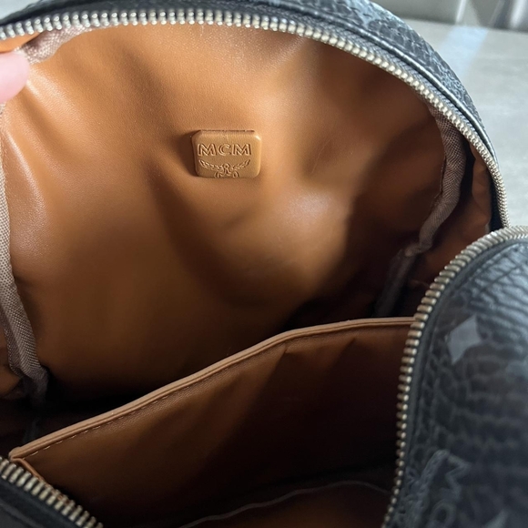 Very Rare Hard To Find GENUINE HEAVY DUTY LEATHER  Not Canvas Like All Other Mcm - Picture 7 of 8